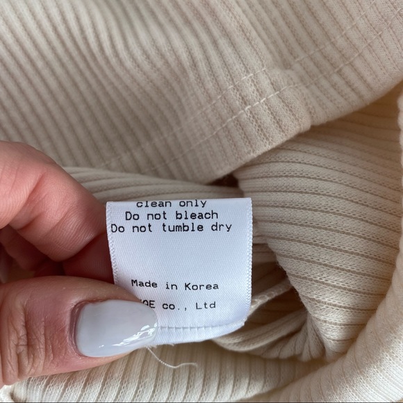 STORETS CUT OUT TOP WITH THUMB OPENINGS - Picture 9 of 11